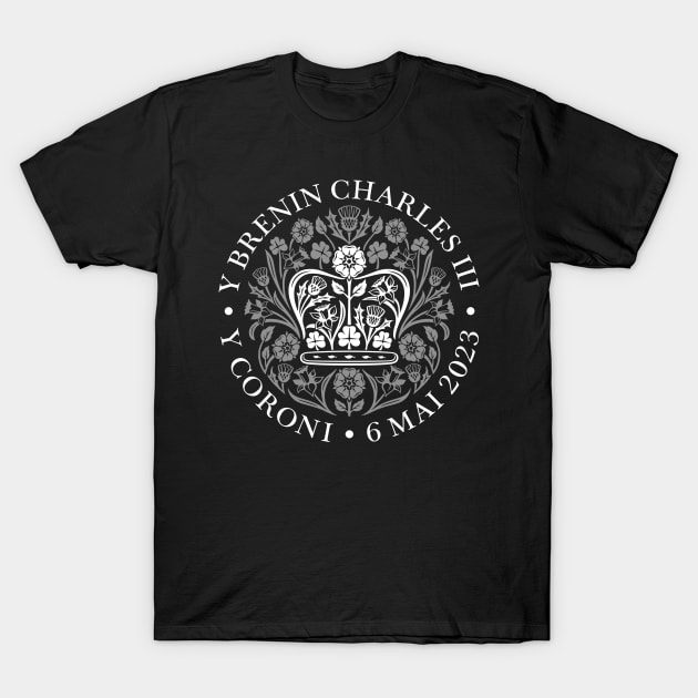 Arwyddlun Coroniad y Brenin Charles III T-Shirt by Obotan Mmienu